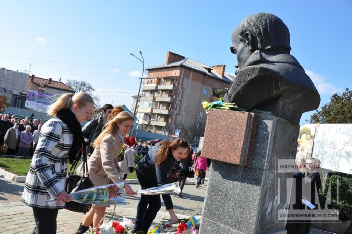 У день 200-річчя від дня народження Тараса Шевченка, мукачівці вшановували його пам’ять (ФОТО) – 25