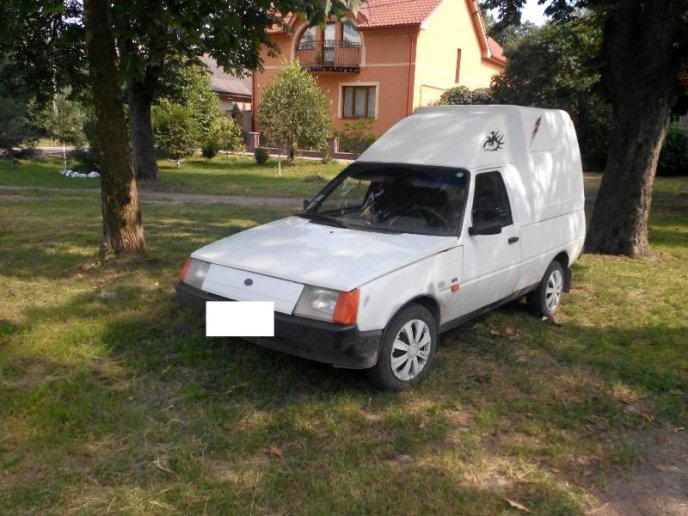 Одне авто забрав евакуатор, водія іншого – оштрафували: боротьба з "оленями" у Мукачеві триває – 01