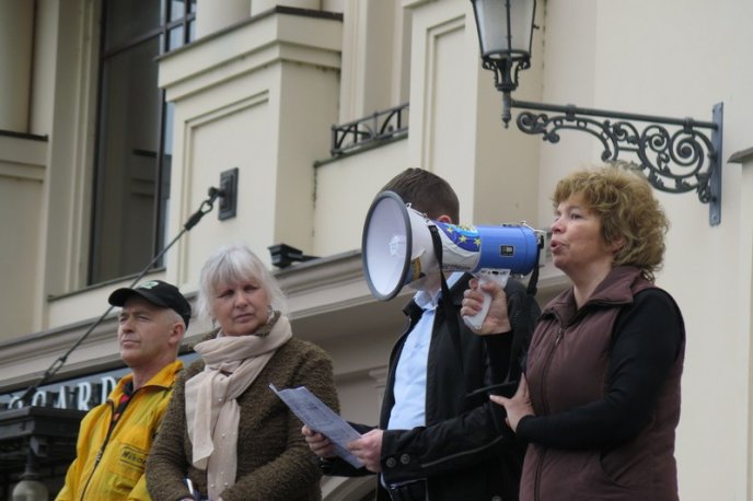В Ужгороді відбулось віче проти сепаратизму, на якому висловили недовіру СБУ, прокуратурі та Москалю – 10