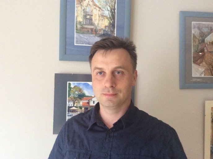 Той, хто зупиняє прекрасні миттєвості – 01