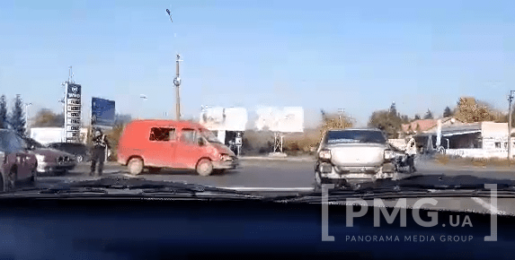 На в’їзді у Мукачево трапилась аварія за участі мікроавтобуса – 01