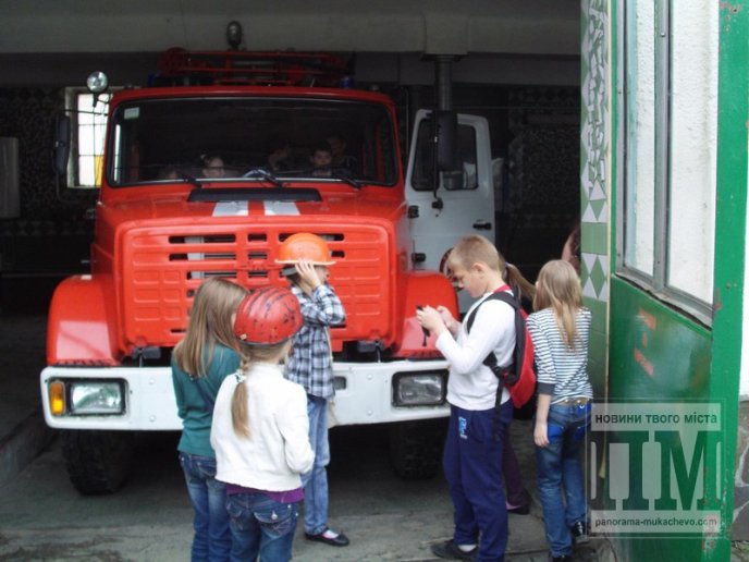 Мукачівські пожежники влаштували день відкритих дверей для школярів (ФОТОРЕПОРТАЖ) – 09