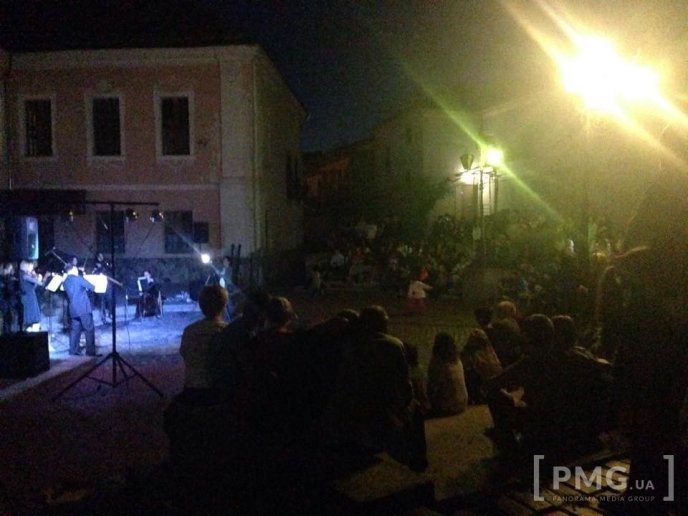У Мукачеві слухали "Музику проти ночі" – 01 У Мукачеві слухали "Музику проти ночі" – 01