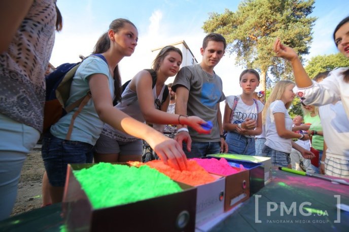 Велозаїзд у День Незалежності України та "кольоровий" флешмоб у Мукачеві: як це було – 22