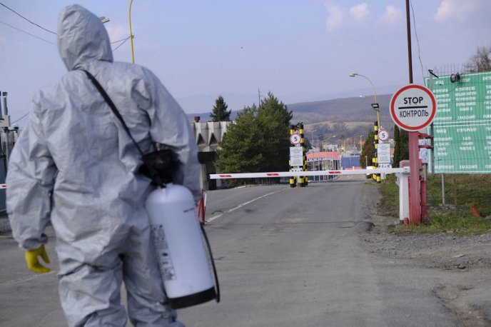 Закарпатські рятувальники надають допомогу українцям на кордоні – 01