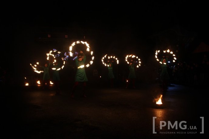 Яскраве святкування Дня святого Мартина у Мукачеві: парад ліхтариків, лицарські бої та вогняне шоу – 111 Яскраве святкування Дня святого Мартина у Мукачеві: парад ліхтариків, лицарські бої та вогняне шоу – 111