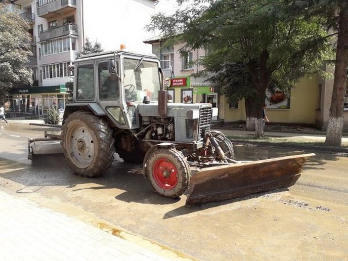 У Рахові продовжують ліквідовувати наслідки негоди – 07