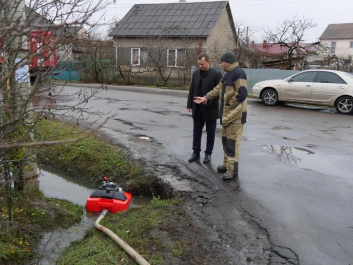 Через інтенсивний дощ в Ужгороді підтоплено кілька дворів – 02