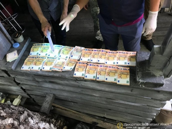 Прикордонник разом із підлеглими налагодили схему отримання хабарів – 01 Прикордонник разом із підлеглими налагодили схему отримання хабарів – 01