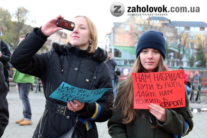 В Ужгороді студенти влаштували ЄвроМайдан (ФОТО) – 05