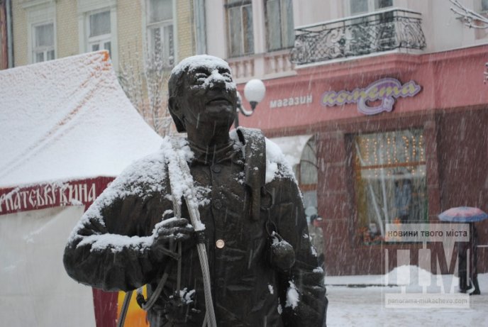 Мукачево у сніговому полоні: комунальники відкопують місто (ФОТО) – 08