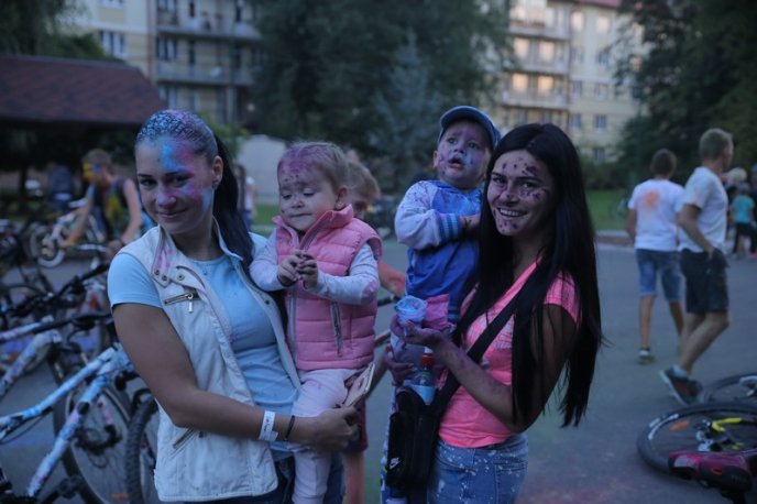 Миттєвості велозаїзду у Мукачеві: фоторепортаж із "Літньої зустрічі цімборів" – 64