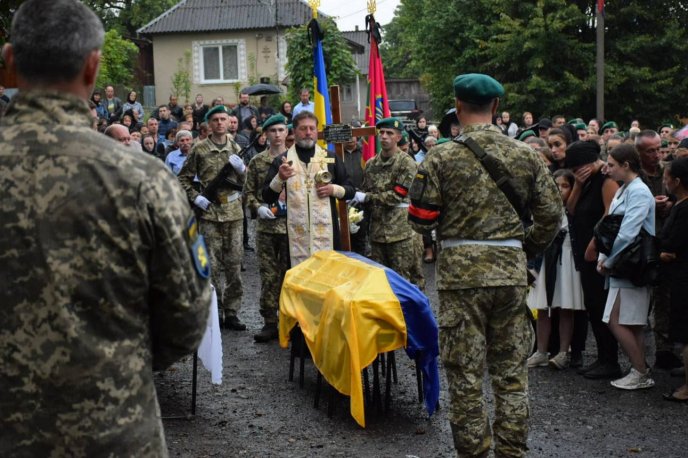 На Ужгородщині провели в останню путь захисника – 05 На Ужгородщині провели в останню путь захисника – 05