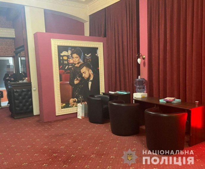 У поліції розповіли, що відбувалося у двох закладах в Тячеві – 02