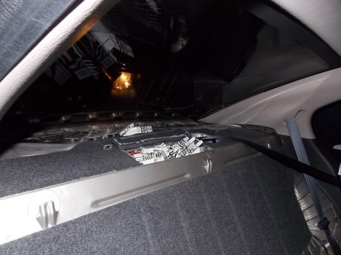 На Чопській митниці прикордонники затримали сигарети та "Додж" вартістю понад 30 тисяч гривень (ФОТО) – 02