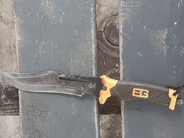 В одному з міст Закарпаття чоловік розгулював з ножем – 02 В одному з міст Закарпаття чоловік розгулював з ножем – 02