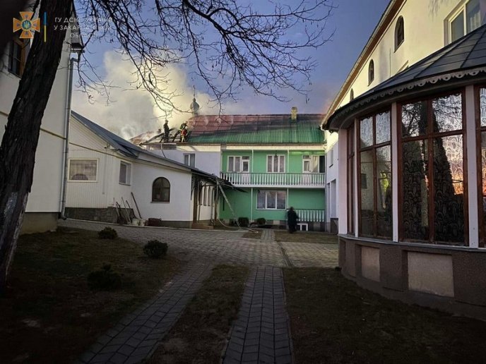 На Закарпатті рано-вранці горів жіночий монастир – 03