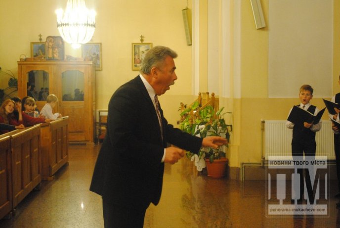 Мукачівський хор хлопчиків присвятив свій виступ загиблому у зоні АТО Роберту Кісу (ФОТО) – 06