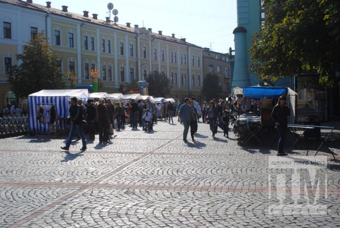 У Мукачеві поспішно запустили ярмарок, щоб прибрати "антибалогівський" намет? (ФОТО) – 07