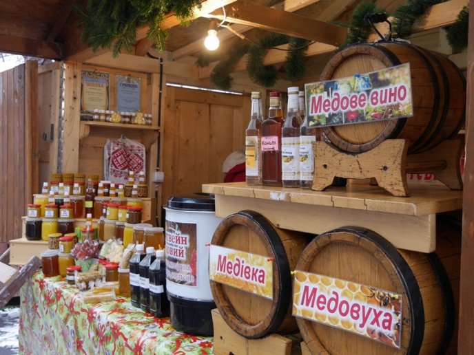 В Ужгороді розпочався новорічно-різдвяний ярмарок – 12