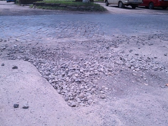 Ужгородці невдоволені показовим ремонтом доріг (ФОТО) – 04