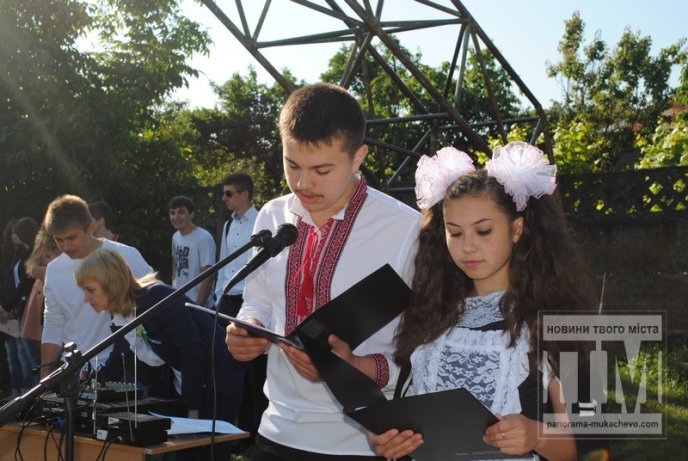 Останній дзвінок відлунав для випускників Мукачівської ЗОШ №6 (ФОТО) – 04
