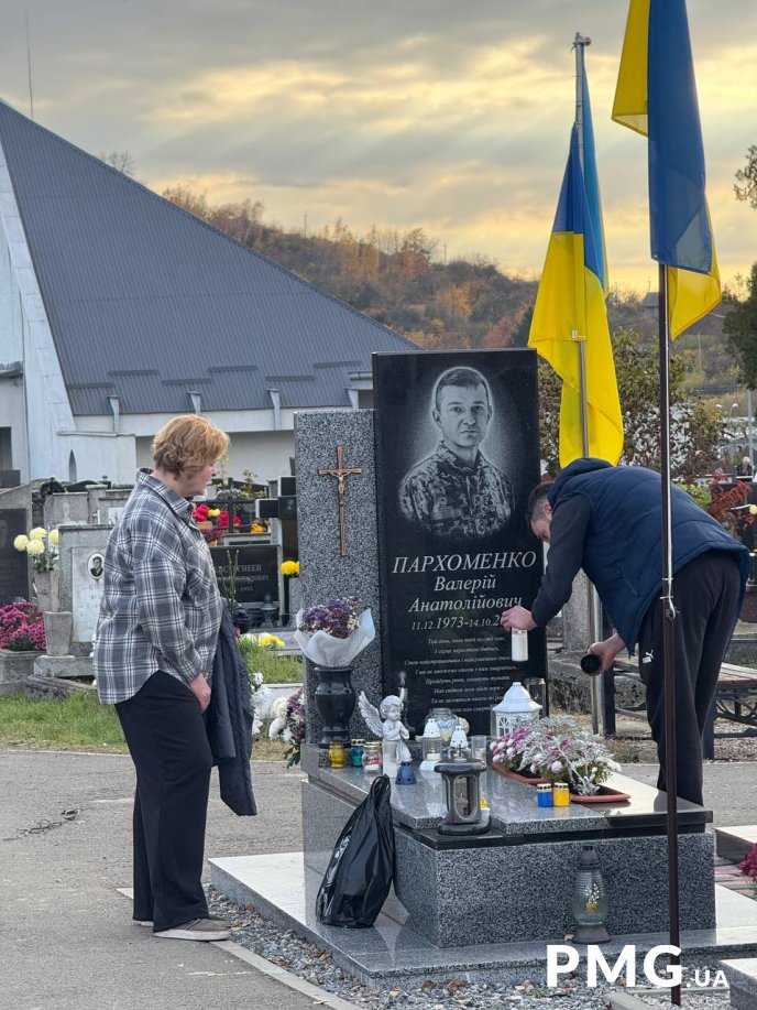 Люди масово йдуть на кладовища: як на Закарпатті проходить День пам’яті померлих – 03 1 листопада — День вшанування пам’яті померлих