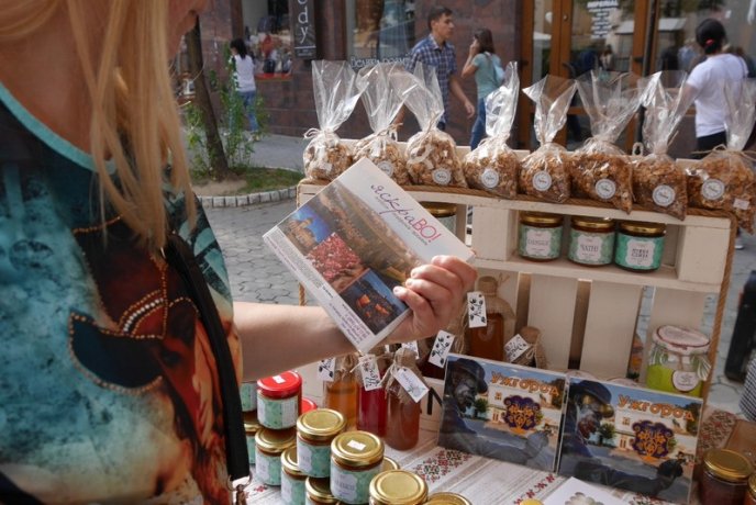 Для любителів ласощів в Ужгороді з’явилася «Солодка вулиця» – 05