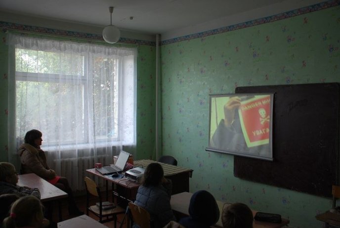 Бійці 128-ої бригади зустрілись із місцевими школярами – 04 Бійці 128-ої бригади зустрілись із місцевими школярами – 04