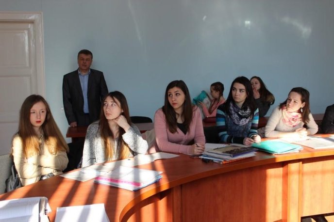 Десант з УжНУ "висадився" у Мукачівському кооперативному коледжі – 06