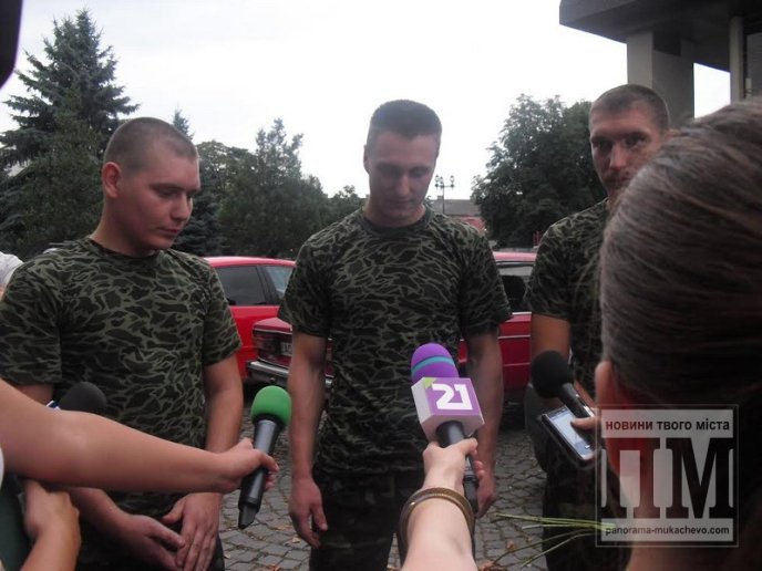В Ужгороді зустрічали закарпатських військових, яких визволили з полону терористів (ФОТО, ВІДЕО) – 05