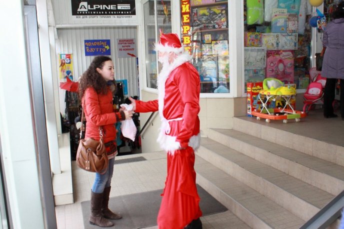 День святого Миколая у «ЦУМі» відзначили подарунками (ФОТО) – 04