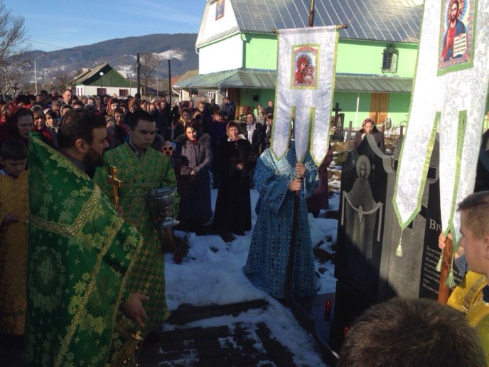 На Рахівщині освятили пам’ятник жертвам Голодоморів та політичних репресій – 01
