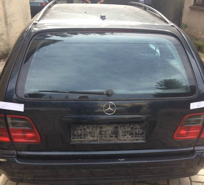 На Виноградівщині чоловікам заблокували проїзд, витягли їх із машини, побили і відвезли на кладовище   – 02