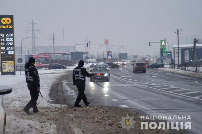 На Закарпатті поліція посилює патрулювання – 02