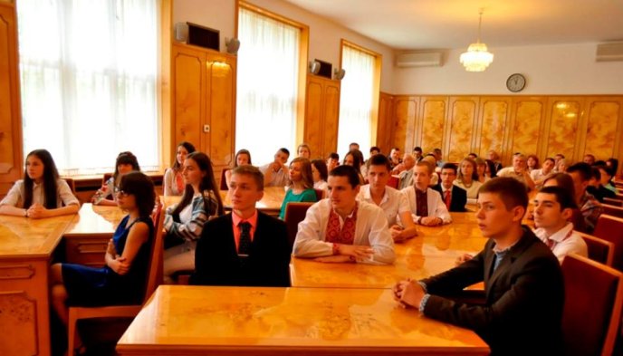 Володимир Чубірко зустрівся з обдарованими випускниками шкіл – 02 Володимир Чубірко зустрівся з обдарованими випускниками шкіл – 02