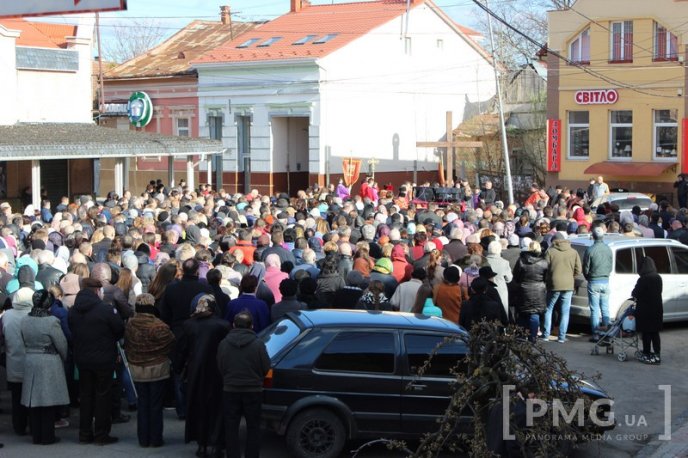 У Мукачеві католики двох обрядів пройшли Хресну Дорогу – 13 У Мукачеві католики двох обрядів пройшли Хресну Дорогу – 13