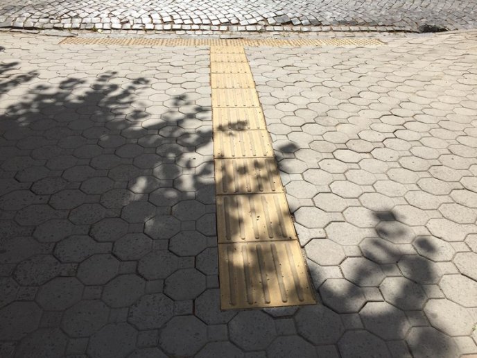 У Мукачеві облаштовують переходи для людей з обмеженими можливостями – 03 У Мукачеві облаштовують переходи для людей з обмеженими можливостями – 03