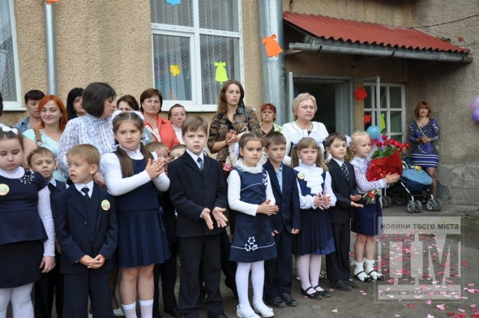 Свято "Останнього дзвоника" зібрало у Мукачівській ЗОШ №7 багато гостей (ФОТОРЕПОРТАЖ) – 06