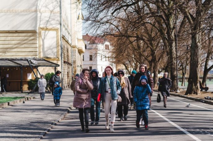 В обласному центрі Закарпаття проводять цікаві екскурсії для внутрішньо переміщених осіб – 03 В обласному центрі Закарпаття проводять цікаві екскурсії для внутрішньо переміщених осіб – 03