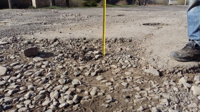 У мережі показали фото жахливого стану доріг, якими їздять жителі Міжгірського району – 04