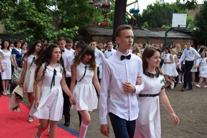 У школах Мукачева пролунав останній дзвінок – 78