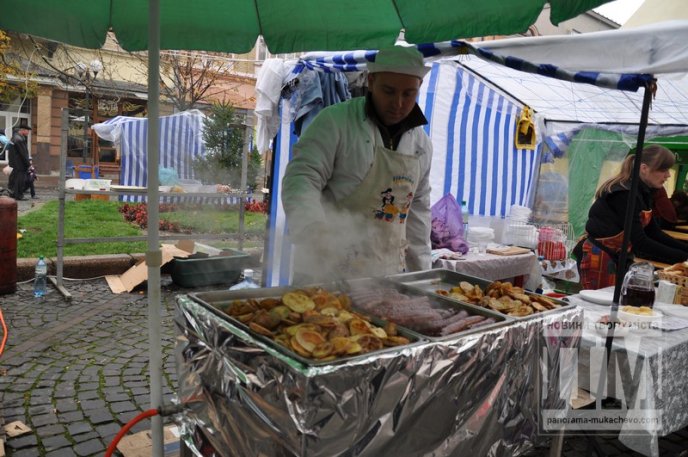 День Святого Мартина у Мукачеві: смачні наїдки, запашне вино і насичена культурна програма (ФОТО) – 04