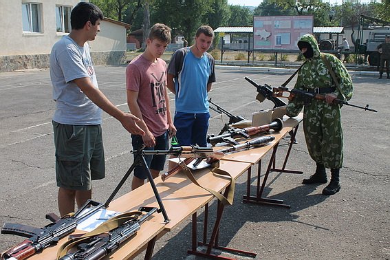До бійців Ужгородського батальйону Нацгвардії завітали півсотні дітей-сиріт – 11