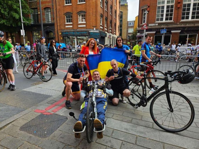 Ветеран із Мукачева взяв участь у велозаїзді в Великій Британії – 01