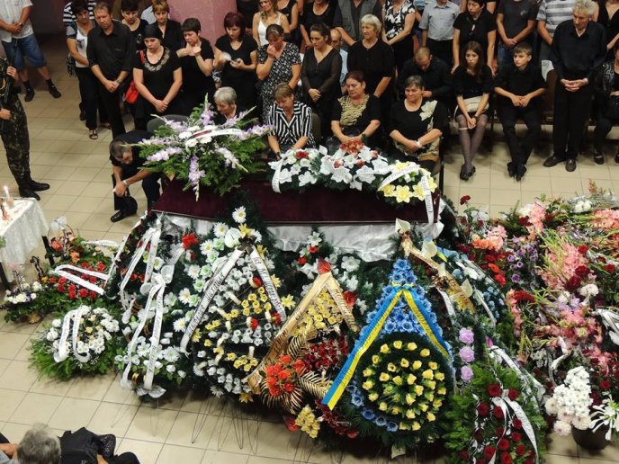 У Берегові попрощались із юнаком, який у день свого народження загинув у зоні АТО (ФОТО) – 06