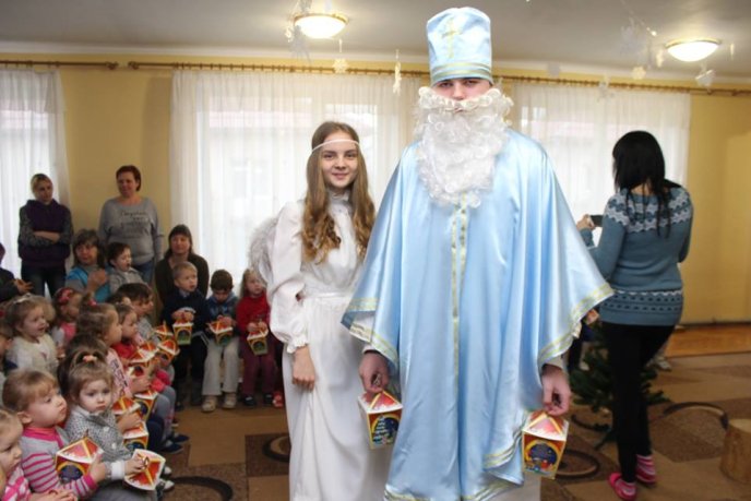 До Дня Святого Миколая мукачівські школярі та дошкільнята отримали подарунки – 07