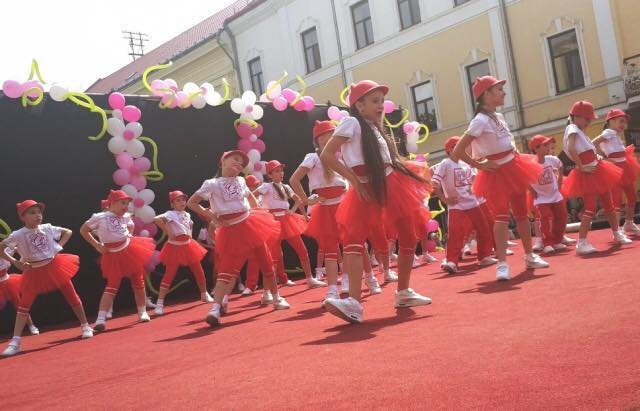 У центрі Мукачева провели танцювальне свято – 10