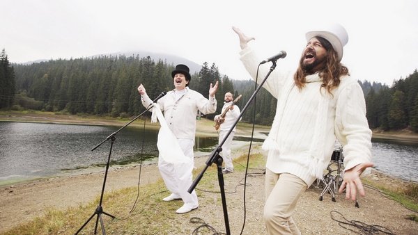 Іван Попович та гурт "Рокаш" презентували драйвовий кліп, відзнятий на озері Синевир – 02