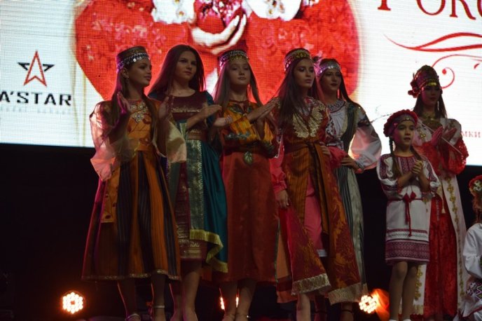 Як Настя Каменських і Тарабарова в Ужгороді виступали – 04